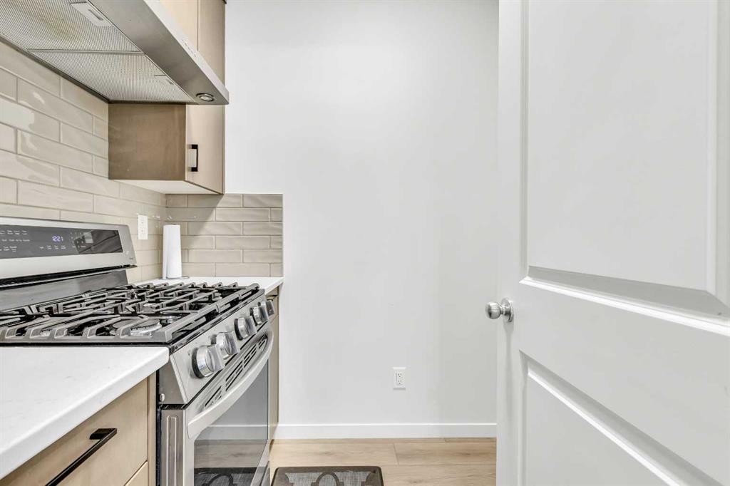 312 Edith Place Nw, Calgary, AB - Indoor Photo Showing Kitchen