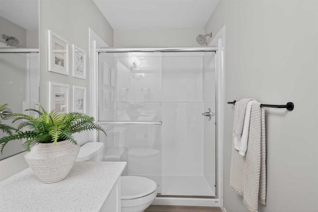 214-140 Mahogany Street Se, Calgary, AB - Indoor Photo Showing Bathroom