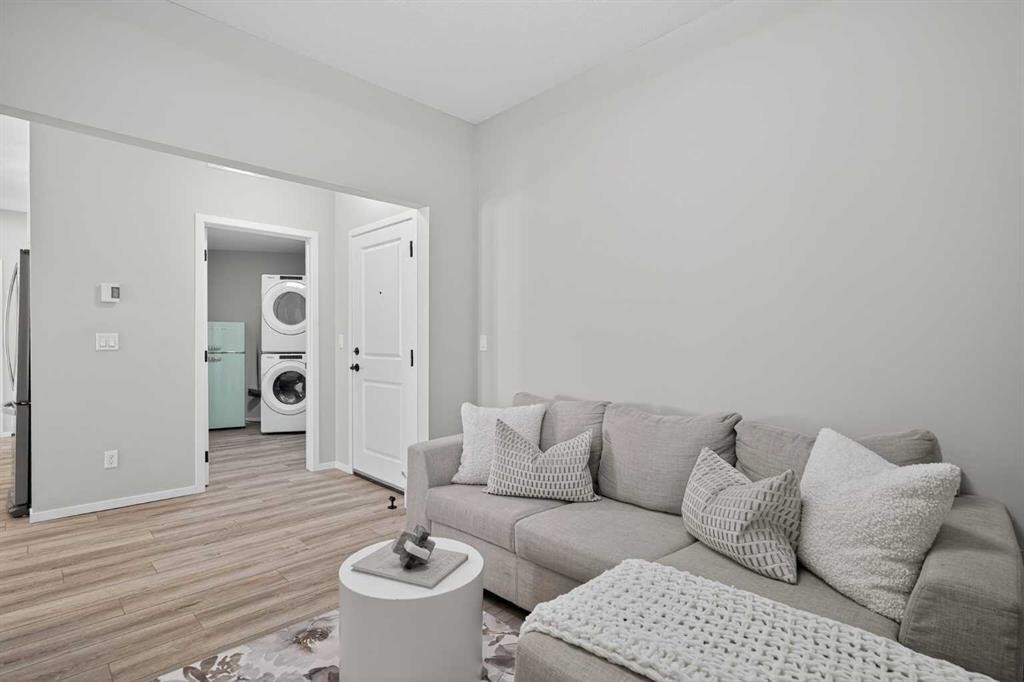 214-140 Mahogany Street Se, Calgary, AB - Indoor Photo Showing Other Room