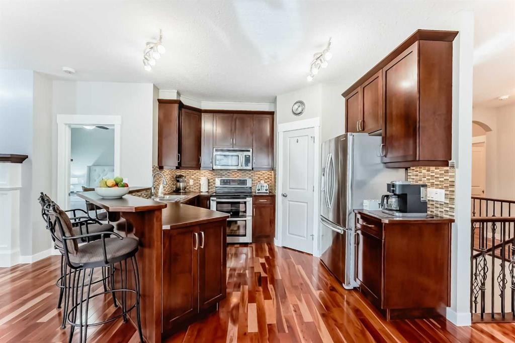 160 Sienna Passage, Chestermere, AB - Indoor Photo Showing Kitchen
