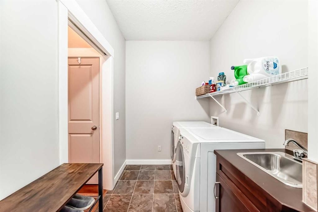 160 Sienna Passage, Chestermere, AB - Indoor Photo Showing Laundry Room