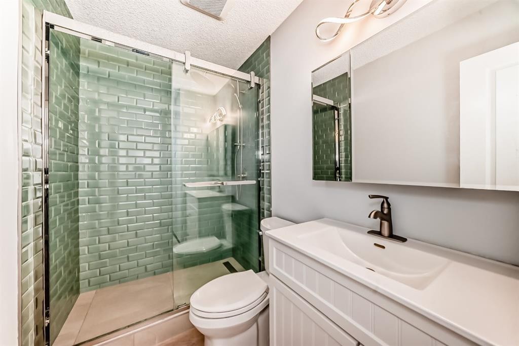 161-6915 Ranchview Drive Nw, Calgary, AB - Indoor Photo Showing Bathroom