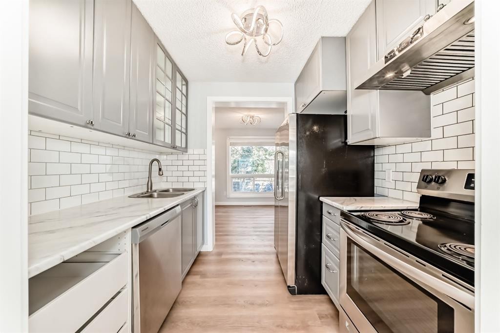 161-6915 Ranchview Drive Nw, Calgary, AB - Indoor Photo Showing Kitchen With Double Sink