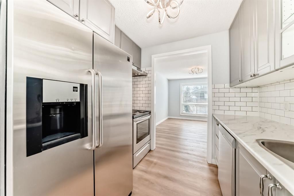 161-6915 Ranchview Drive Nw, Calgary, AB - Indoor Photo Showing Kitchen
