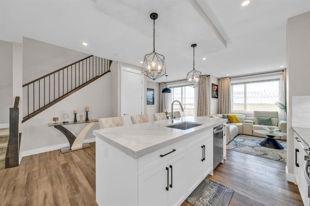 163 Sandpiper Bend, Chestermere, AB - Indoor Photo Showing Kitchen