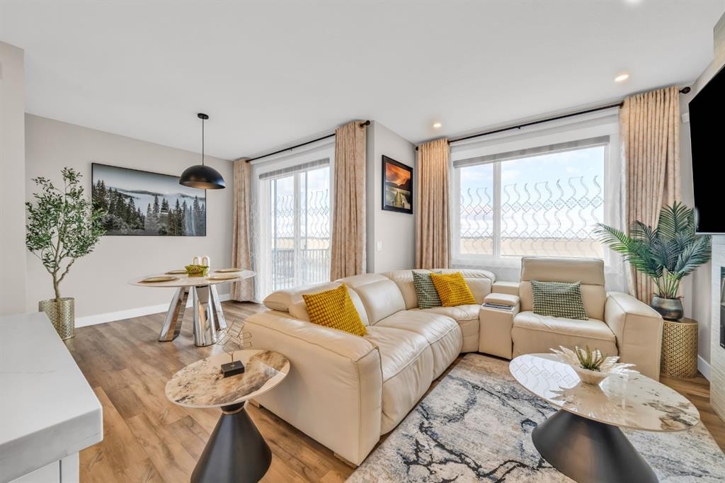 163 Sandpiper Bend, Chestermere, AB - Indoor Photo Showing Living Room