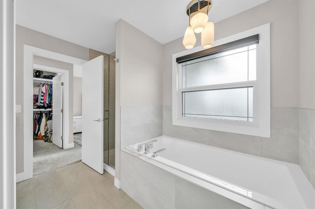 163 Sandpiper Bend, Chestermere, AB - Indoor Photo Showing Bathroom