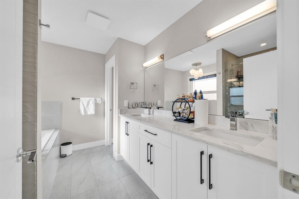 163 Sandpiper Bend, Chestermere, AB - Indoor Photo Showing Bathroom