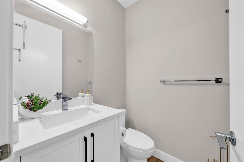 163 Sandpiper Bend, Chestermere, AB - Indoor Photo Showing Bathroom