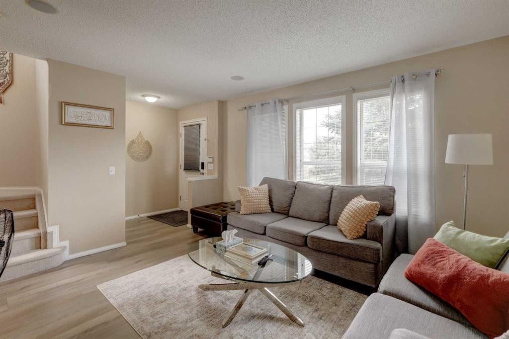 22 Tarington Landing Ne, Calgary, AB - Indoor Photo Showing Living Room
