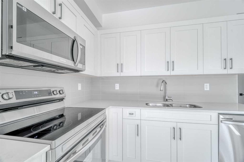 213-40 Sage Hill Walk Nw, Calgary, AB - Indoor Photo Showing Kitchen With Double Sink
