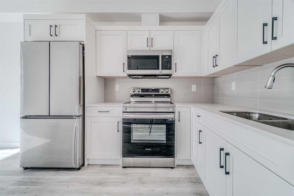 213-40 Sage Hill Walk Nw, Calgary, AB - Indoor Photo Showing Kitchen