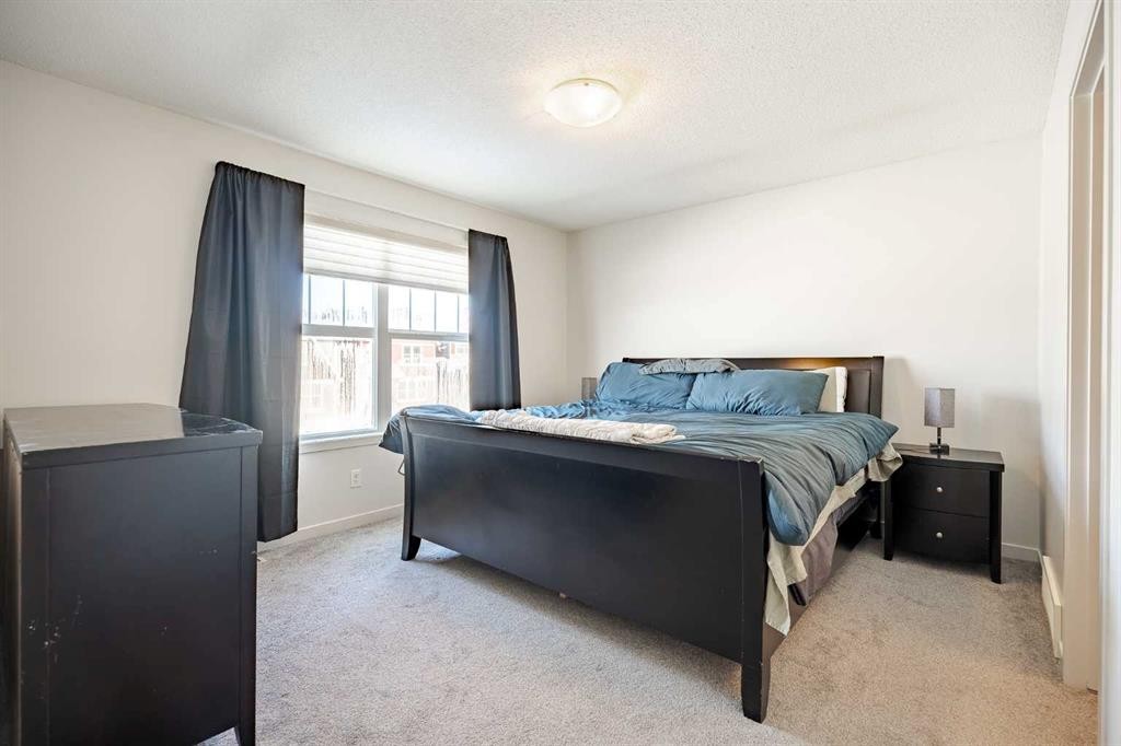 29 Evansridge Circle Nw, Calgary, AB - Indoor Photo Showing Bedroom