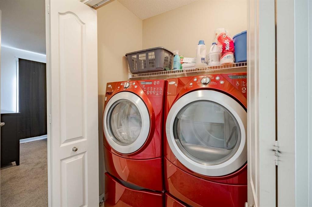 29 Evansridge Circle Nw, Calgary, AB - Indoor Photo Showing Laundry Room
