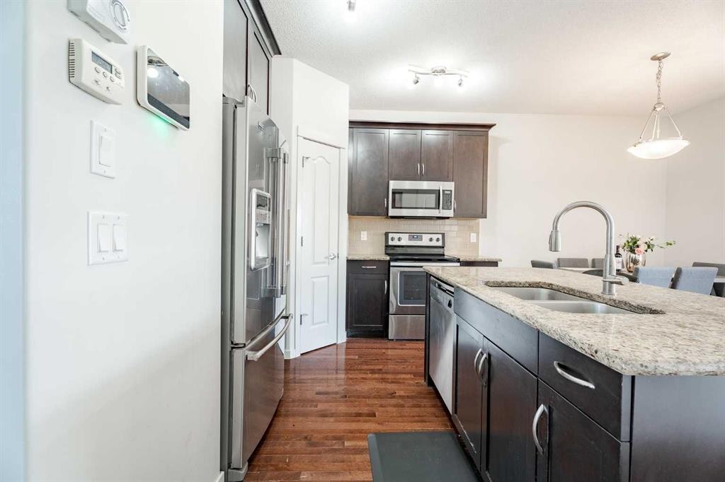 29 Evansridge Circle Nw, Calgary, AB - Indoor Photo Showing Kitchen With Stainless Steel Kitchen With Double Sink With Upgraded Kitchen