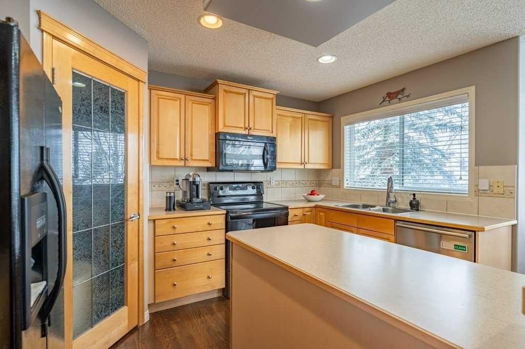62 Springbluff Boulevard Sw, Calgary, AB - Indoor Photo Showing Kitchen With Double Sink