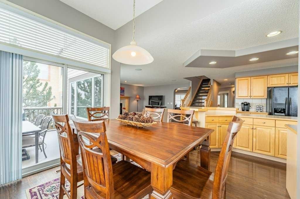 62 Springbluff Boulevard Sw, Calgary, AB - Indoor Photo Showing Dining Room