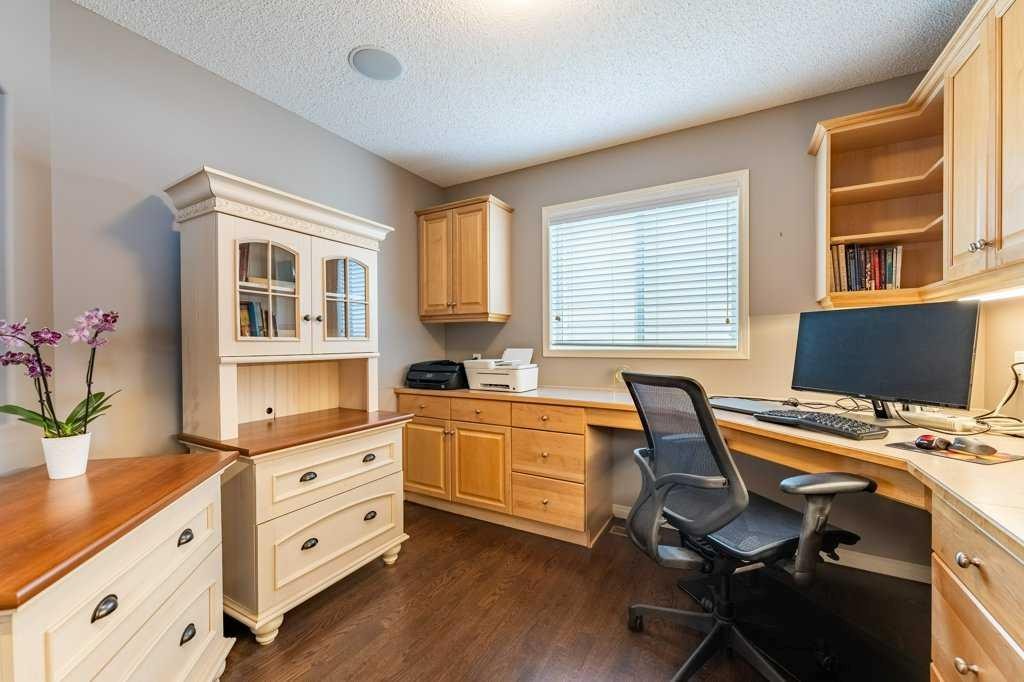 62 Springbluff Boulevard Sw, Calgary, AB - Indoor Photo Showing Office
