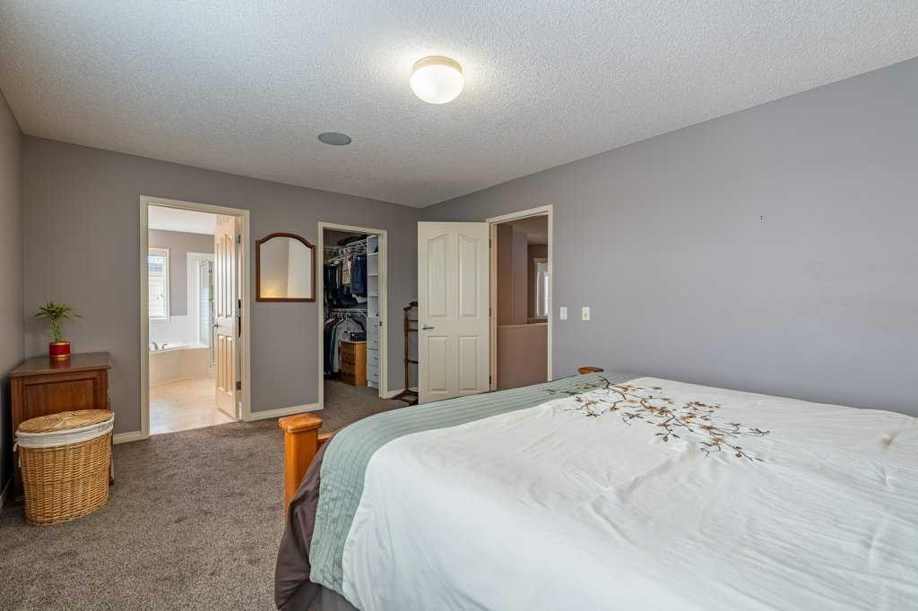 62 Springbluff Boulevard Sw, Calgary, AB - Indoor Photo Showing Bedroom
