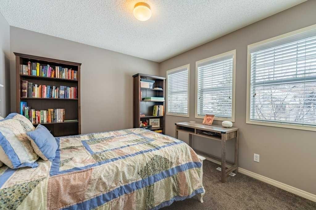 62 Springbluff Boulevard Sw, Calgary, AB - Indoor Photo Showing Bedroom