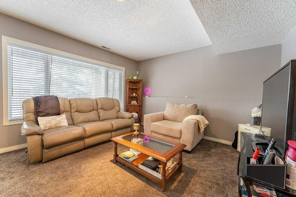 62 Springbluff Boulevard Sw, Calgary, AB - Indoor Photo Showing Living Room