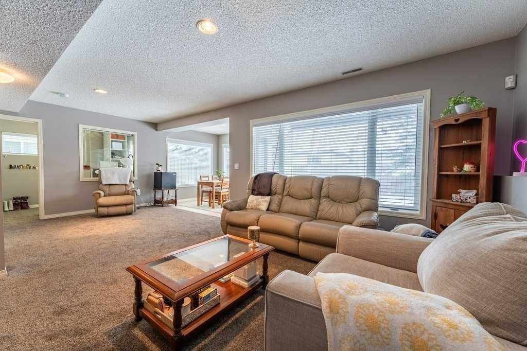 62 Springbluff Boulevard Sw, Calgary, AB - Indoor Photo Showing Living Room