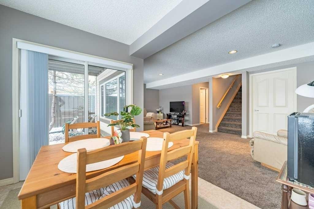 62 Springbluff Boulevard Sw, Calgary, AB - Indoor