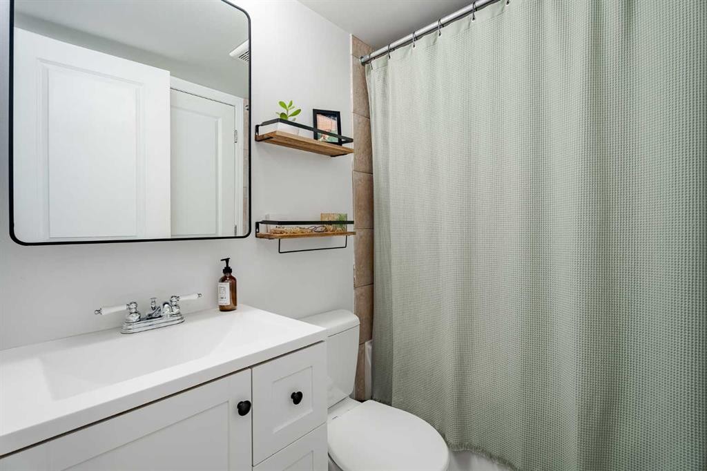 202-340 4 Avenue Ne, Calgary, AB - Indoor Photo Showing Bathroom