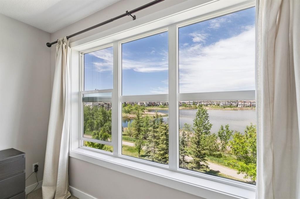 248 Copperpond Circle Se, Calgary, AB - Indoor Photo Showing Other Room