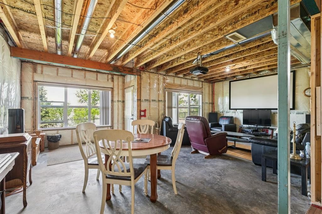 248 Copperpond Circle Se, Calgary, AB - Indoor Photo Showing Dining Room