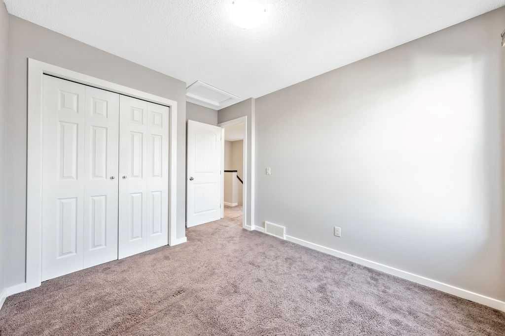 37 Marquis Common Se, Calgary, AB - Indoor