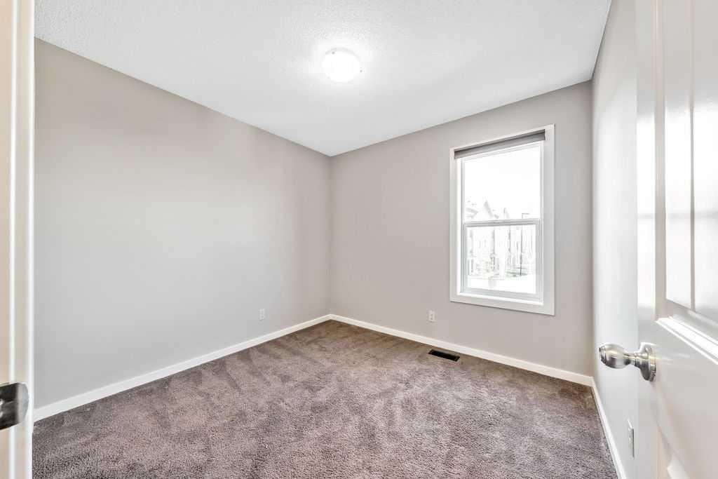 37 Marquis Common Se, Calgary, AB - Indoor Photo Showing Other Room