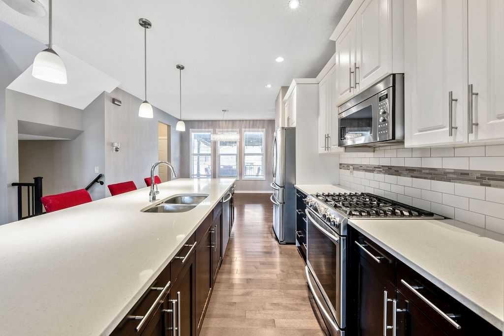 37 Marquis Common Se, Calgary, AB - Indoor Photo Showing Kitchen With Double Sink With Upgraded Kitchen
