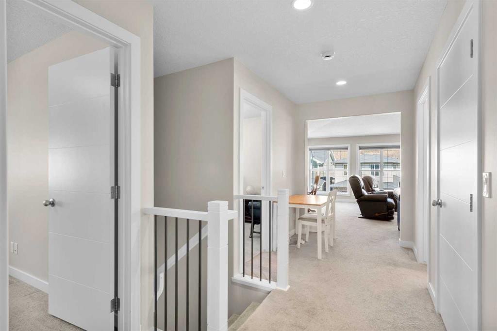 82 Cranbrook Crescent Se, Calgary, AB - Indoor Photo Showing Other Room