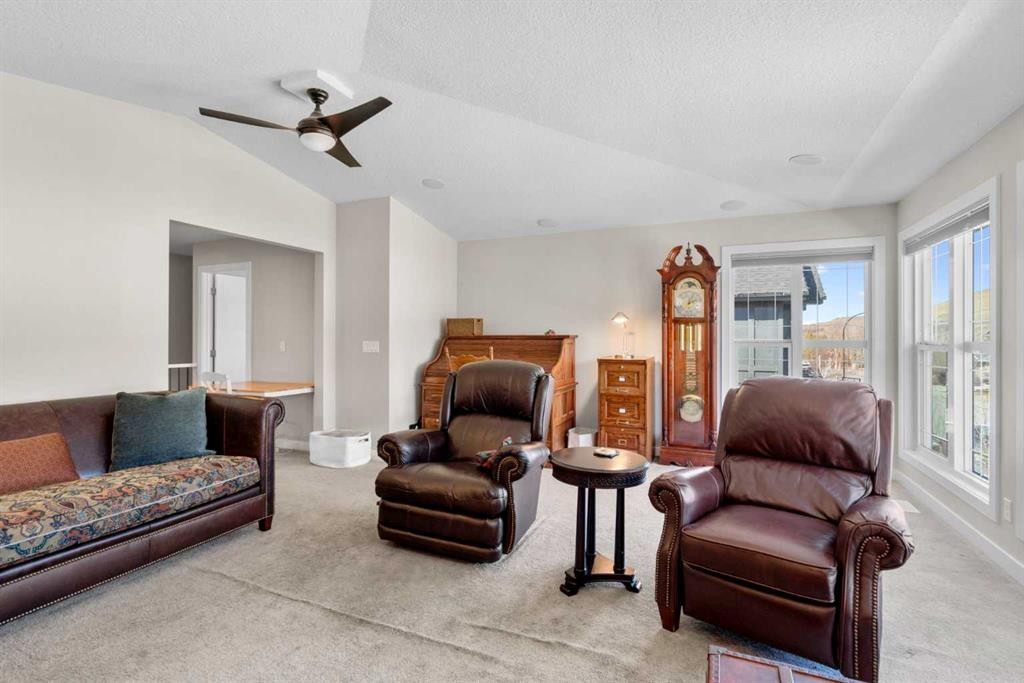 82 Cranbrook Crescent Se, Calgary, AB - Indoor Photo Showing Living Room