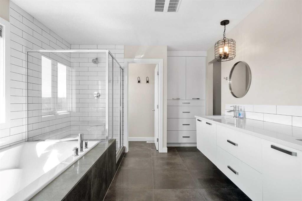 82 Cranbrook Crescent Se, Calgary, AB - Indoor Photo Showing Bathroom