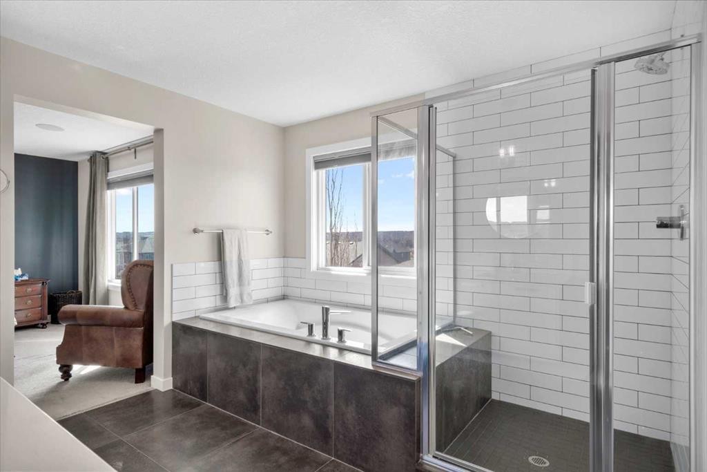 82 Cranbrook Crescent Se, Calgary, AB - Indoor Photo Showing Bathroom