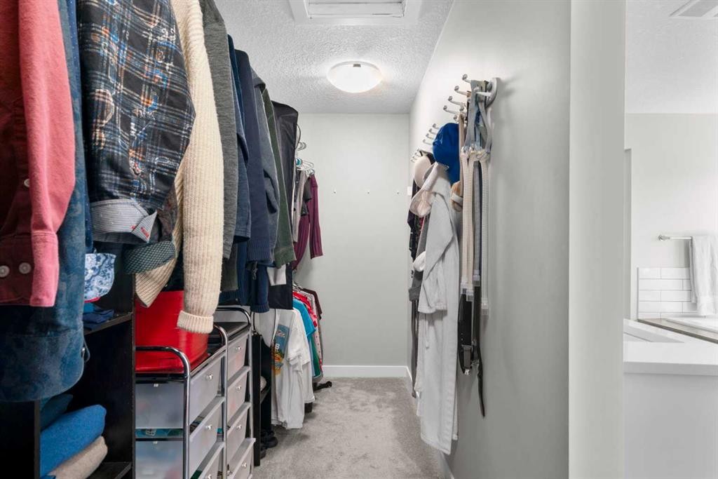 82 Cranbrook Crescent Se, Calgary, AB - Indoor With Storage