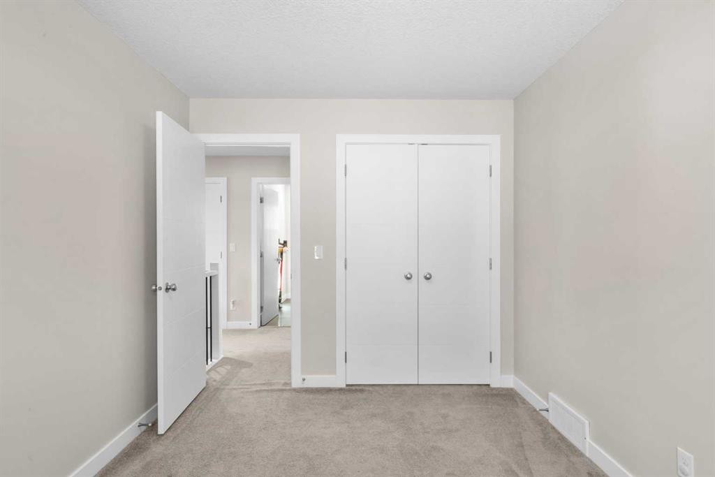 82 Cranbrook Crescent Se, Calgary, AB - Indoor Photo Showing Other Room