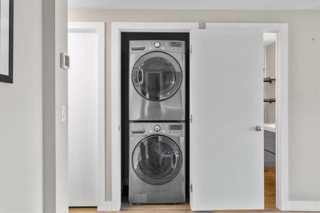 82 Cranbrook Crescent Se, Calgary, AB - Indoor Photo Showing Laundry Room