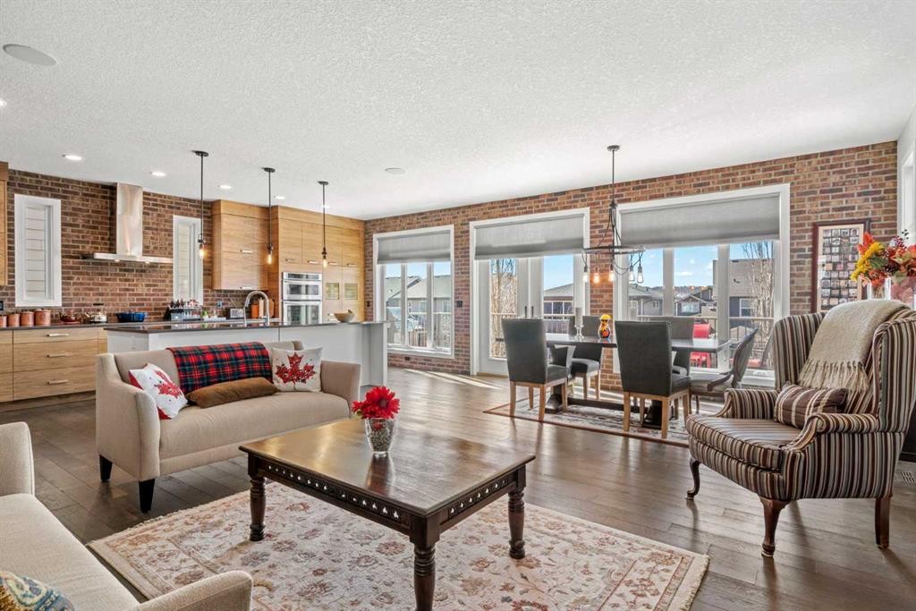 82 Cranbrook Crescent Se, Calgary, AB - Indoor Photo Showing Living Room