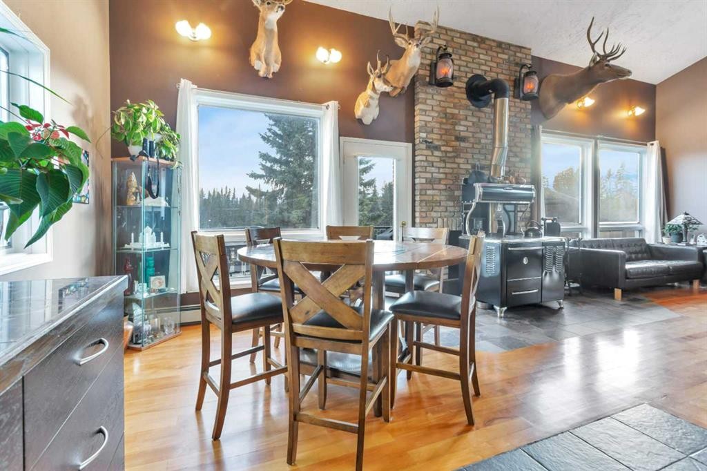 31442 Range Road 45, Rural Mountain View County, AB - Indoor Photo Showing Dining Room