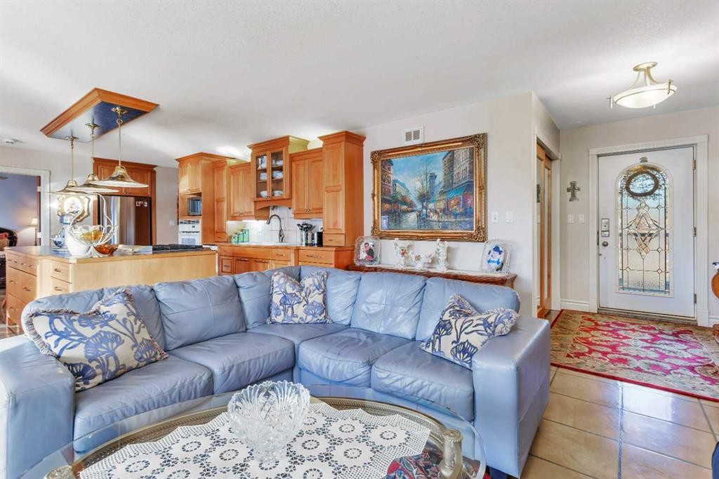 31442 Range Road 45, Rural Mountain View County, AB - Indoor Photo Showing Living Room