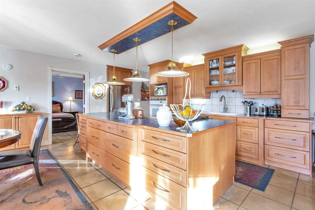 31442 Range Road 45, Rural Mountain View County, AB - Indoor Photo Showing Kitchen