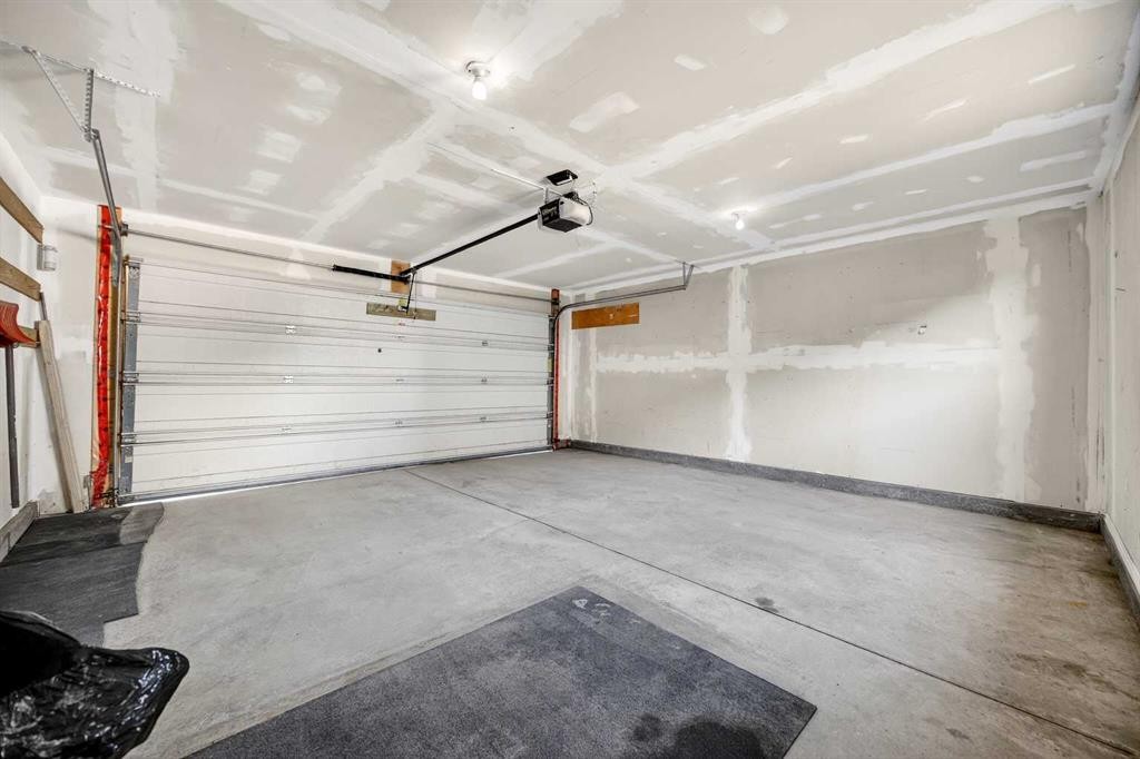 257 Skyview Ranch Drive Ne, Calgary, AB - Indoor Photo Showing Garage