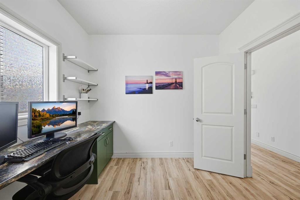 1153 Kingston Crescent Se, Airdrie, AB - Indoor Photo Showing Office