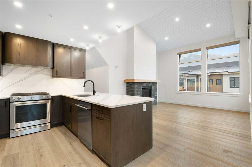 402-1505 Spring Creek Gate, Canmore, AB - Indoor Photo Showing Kitchen With Upgraded Kitchen