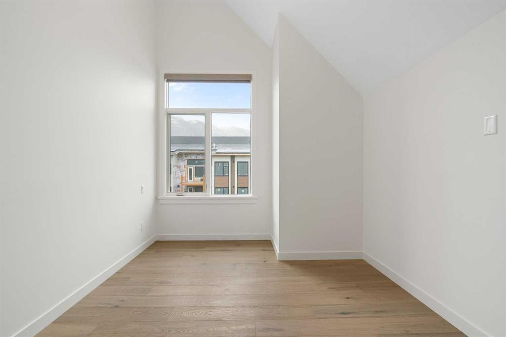 402-1505 Spring Creek Gate, Canmore, AB - Indoor Photo Showing Other Room