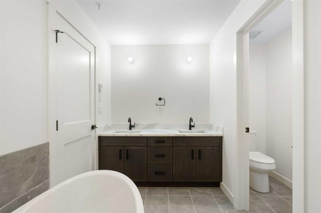 402-1505 Spring Creek Gate, Canmore, AB - Indoor Photo Showing Bathroom