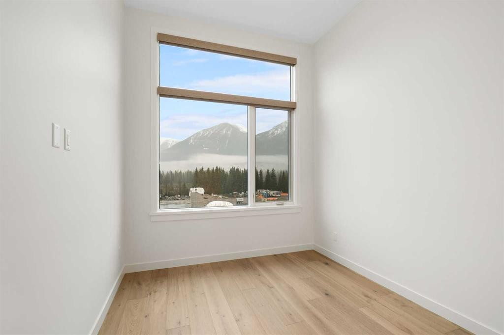 402-1505 Spring Creek Gate, Canmore, AB - Indoor Photo Showing Other Room